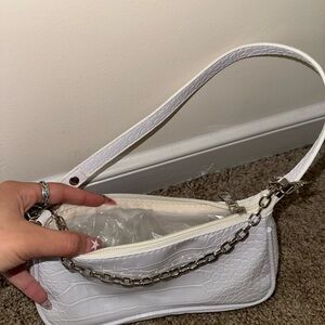 Elegant White Croc-Embossed Shoulder Bag